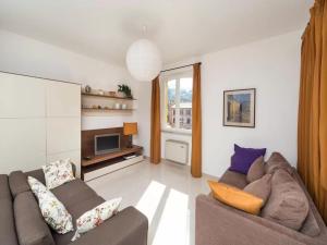 a living room with a couch and a tv at Libra Flexyrent in Rapallo