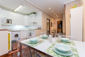 Kuchyňa alebo kuchynka v ubytovaní Apartamento Artekale
