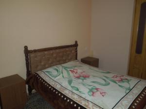 Tempat tidur dalam kamar di Nika Inn Batumi
