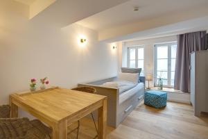 a living room with a couch and a table at Wertschätzer I - Karlstr in Detmold