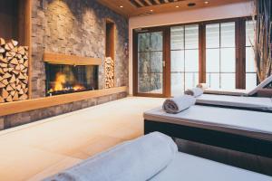 Postel nebo postele na pokoji v ubytování PUR Suites & Chalets