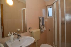 Koupelna v ubytování Apartments Lonić
