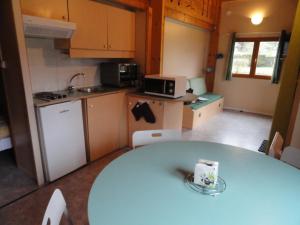 Dapur atau dapur kecil di Les Chalets De Mur De Sologne