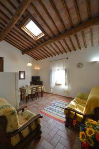 a living room with two beds and a table at Agriturismo Tre Madonne in Monteriggioni