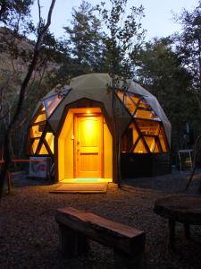 a yurt with a door in the middle at Cuyinco Domos in Riñinahue