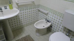 a bathroom with a toilet and a sink at Casa da Eira - Castanheiras in Resende +27 photos