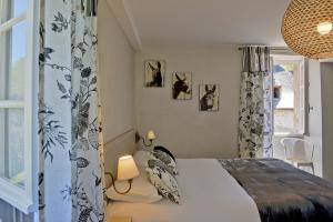 Cama o camas de una habitación en Hôtel Les Bains de Secours