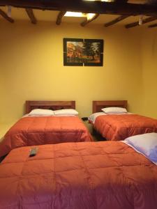 Postel nebo postele na pokoji v ubytování Rumi Sonqo Hostel