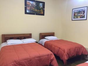 Postel nebo postele na pokoji v ubytování Rumi Sonqo Hostel