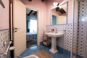 Ένα μπάνιο στο Seacily Etna House +39 φωτογραφίες