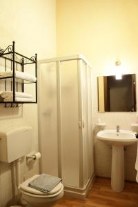 a bathroom with a shower and a toilet and a sink at Valle dell'Acanto in Modica