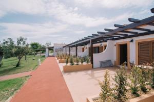 a villa with a view of the garden at Quinta dos Poetas Nature Hotel & Apartments in Olhão