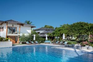 Bazén v ubytování Campo Bahia Hotel Villas Spa nebo v jeho okolí