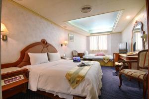 Ένα ή περισσότερα κρεβάτια σε δωμάτιο στο Wang Fu Hotel