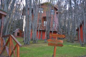 Um jardim em Cabañas Bosque Del Faldeo