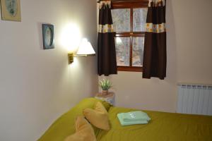 Cama ou camas em um quarto em Cabañas Bosque Del Faldeo