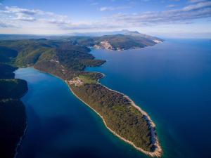 an island in the middle of a large body of water at House Barbara in Banjole