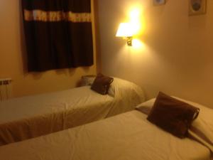 Cama ou camas em um quarto em Cabañas Bosque Del Faldeo