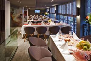 a dining room with a long table and chairs at Apartament Liliac in Bucharest