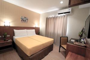 Postel nebo postele na pokoji v ubytování Coron Soleil Express Hotel