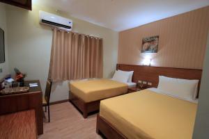 Postel nebo postele na pokoji v ubytování Coron Soleil Express Hotel