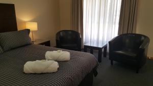 Letto o letti in una camera di Gateway Motor Inn
