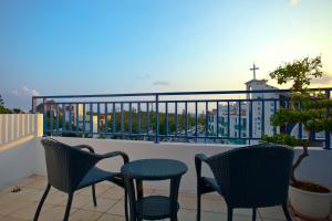 Balkón nebo terasa v ubytování Golden Sea Inn + 22 fotografií