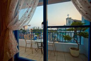 Balkón nebo terasa v ubytování Golden Sea Inn