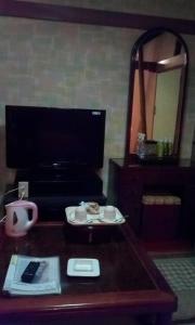 a table with a plate of food and a mirror at Hotel Ikoma (Love Hotel) in Nagasaki