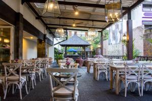 A restaurant or other place to eat at Natya Hotel Kuta