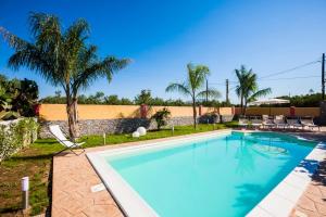 The swimming pool at or close to Profumo di Zagara