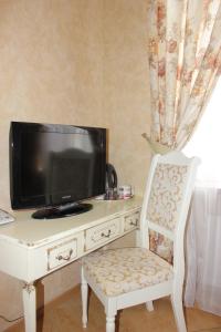 TV at/o entertainment center sa Dobr Zdravich