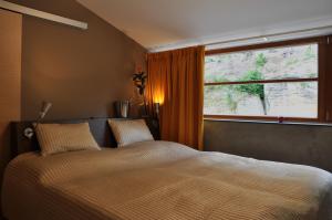 A bed or beds in a room at Hotel Kokořín