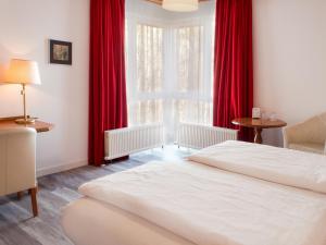 Postel nebo postele na pokoji v ubytování DORMERO Hotel Plauen