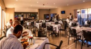 Springbok Inn 레스토랑 또는 맛집