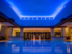 Bazén v ubytování Thorpe Park Hotel and Spa nebo v jeho okolí