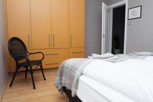 
A bed or beds in a room at Briet Apartments Akureyri
