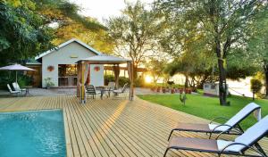 Swimming pool sa o malapit sa River View Lodge