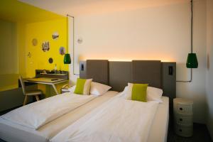 Postel nebo postele na pokoji v ubytování Vienna House Easy by Wyndham Trier