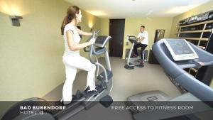 Fitness centrum a/nebo fitness zařízení v ubytování Bad Bubendorf Design & Lifestyle Hotel