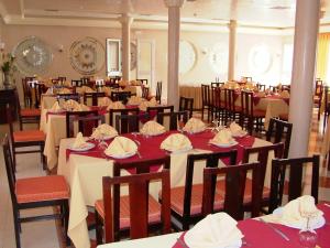 Restaurace v ubytování Le Zat + 16 fotografií