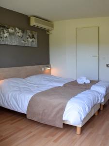 Кровать или кровати в номере Fasthôtel - Saint Emilion Est