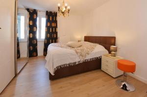 a bedroom with a bed and a chair in it at Ferienwohnung Morgenrot in Juliusruh