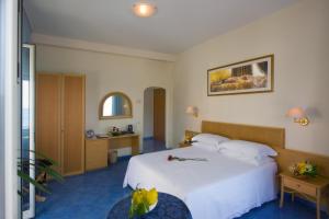 Łóżko lub łóżka w pokoju w obiekcie Hotel Pensione Reale