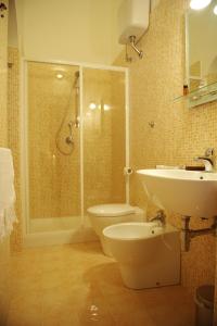 A bathroom at B&B Porta della Terra