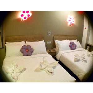 Postel nebo postele na pokoji v ubytování Hotel Flora Plus