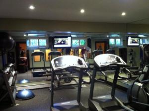 Fitness centrum a/nebo fitness zařízení v ubytování The Hotel on Pownal