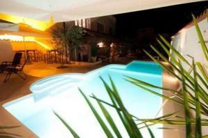 Basen w obiekcie Hotel Makin lub w pobliżu