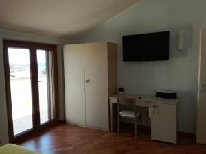 a room with a desk and a tv on the wall at Fonte Nuova Penne in Penne