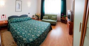 Łóżko lub łóżka w pokoju w obiekcie Hotel Makin